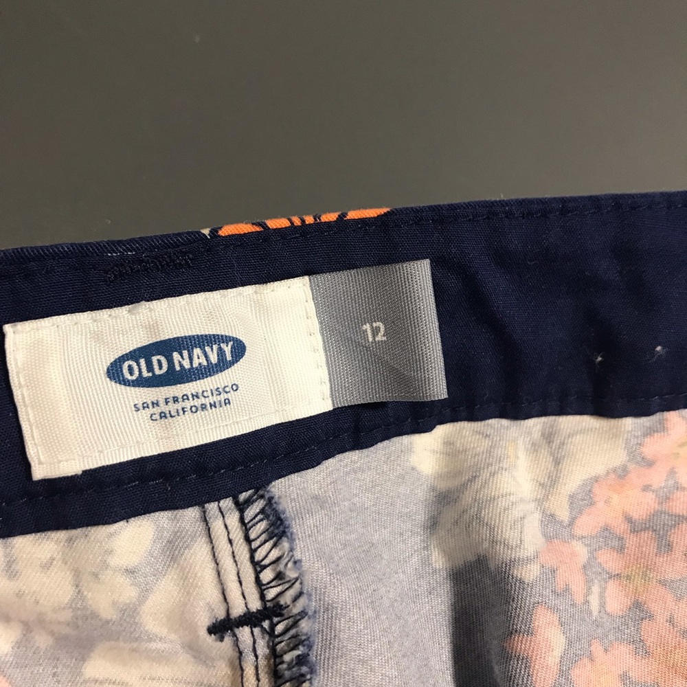 Multiple Old Navy shorts size 12, Anchors & floral - Picture 5 of 6